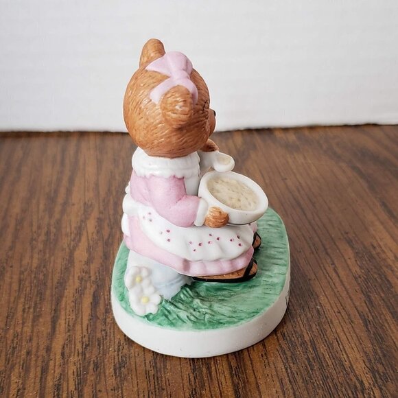 Little Miss Muffet Nursery Rhyme Porcelain Figurine Bronson Collectibles 1994 - Picture 4 of 6